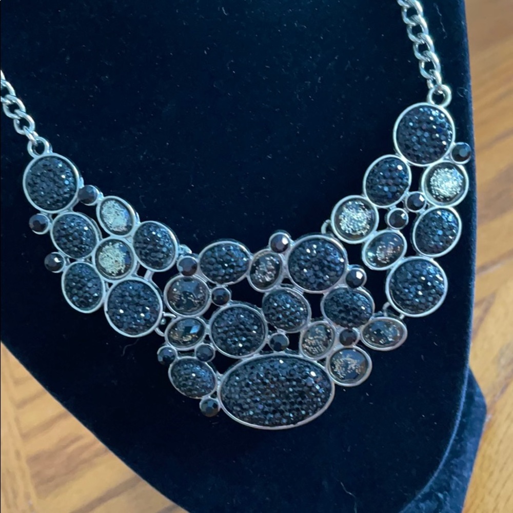 Statement Necklace With Earrings - image 4